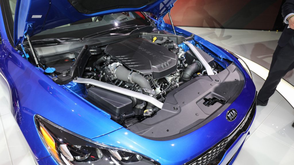 2018-kia-stinger-detroit-2017